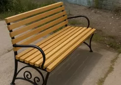 Скамейка.